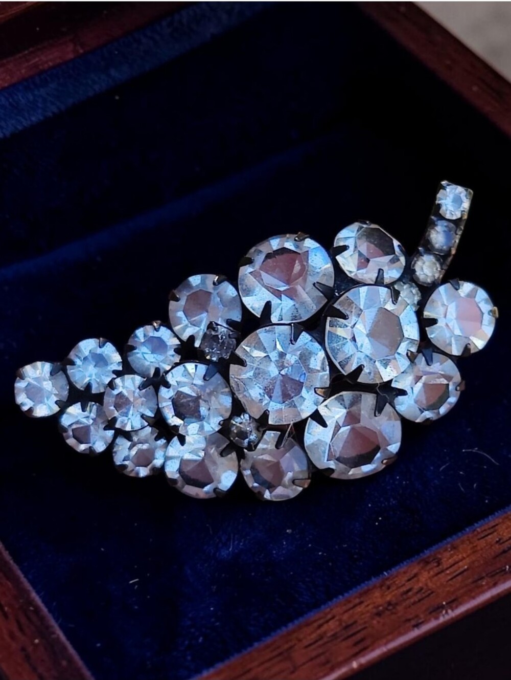🍇 Vintage Czech Glass Grapes Brooch
